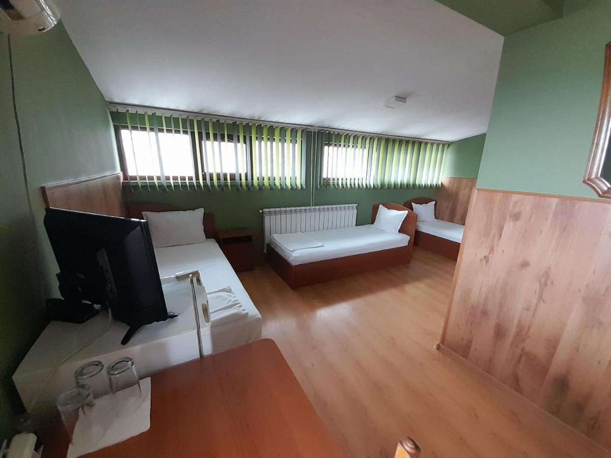 Fenerite Family Hotel Тирговиште Екстер'єр фото