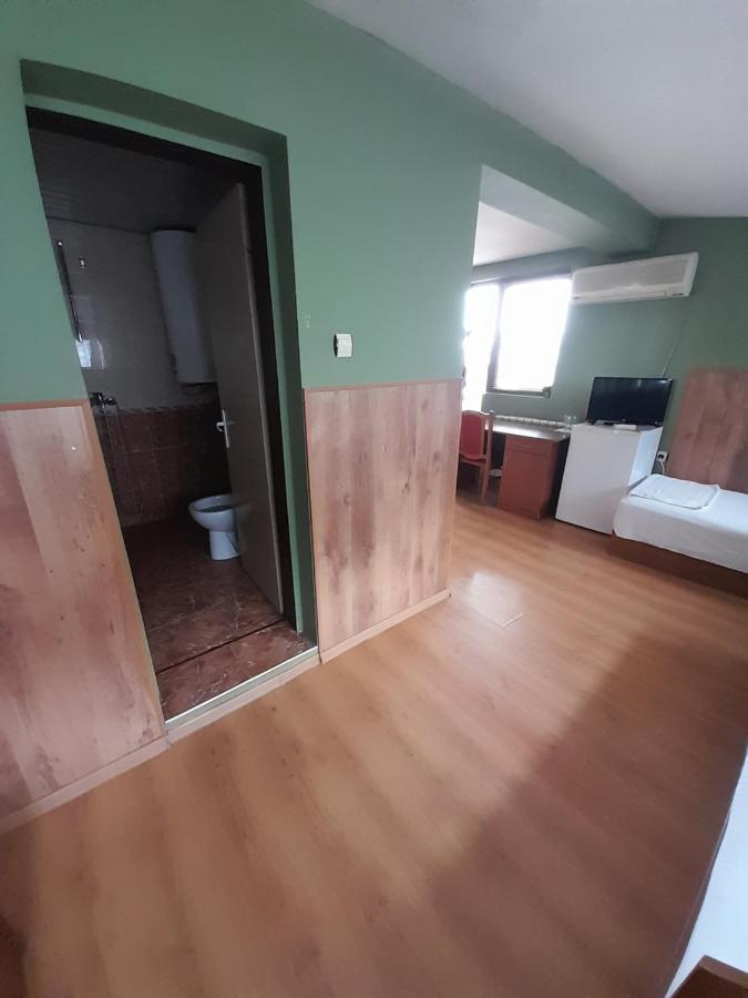 Fenerite Family Hotel Тирговиште Екстер'єр фото