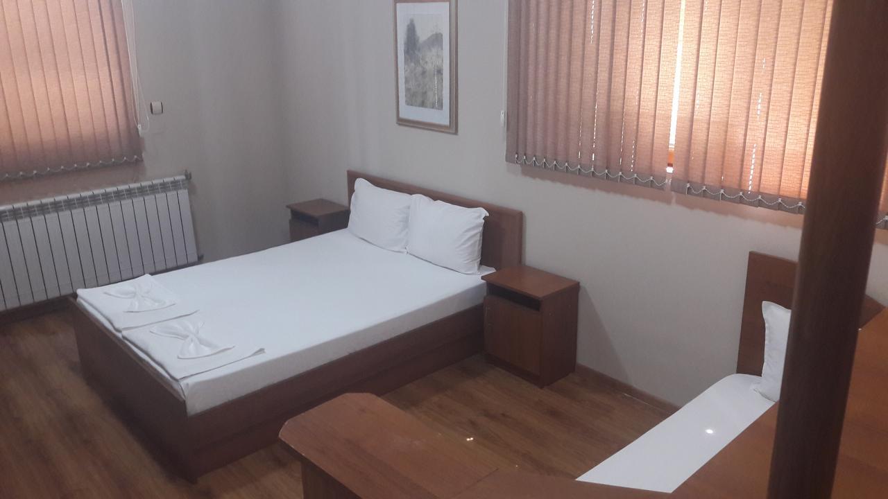 Fenerite Family Hotel Тирговиште Екстер'єр фото