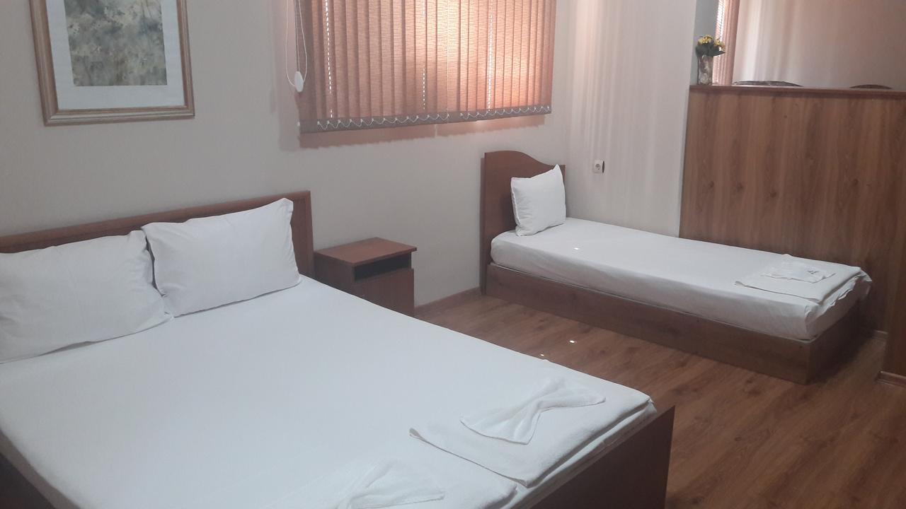 Fenerite Family Hotel Тирговиште Екстер'єр фото